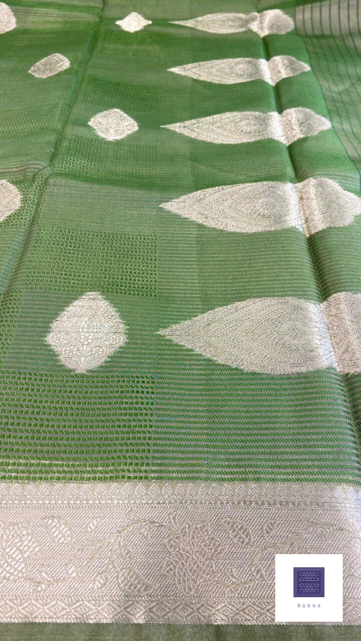 Tissue with thread weaving - Green