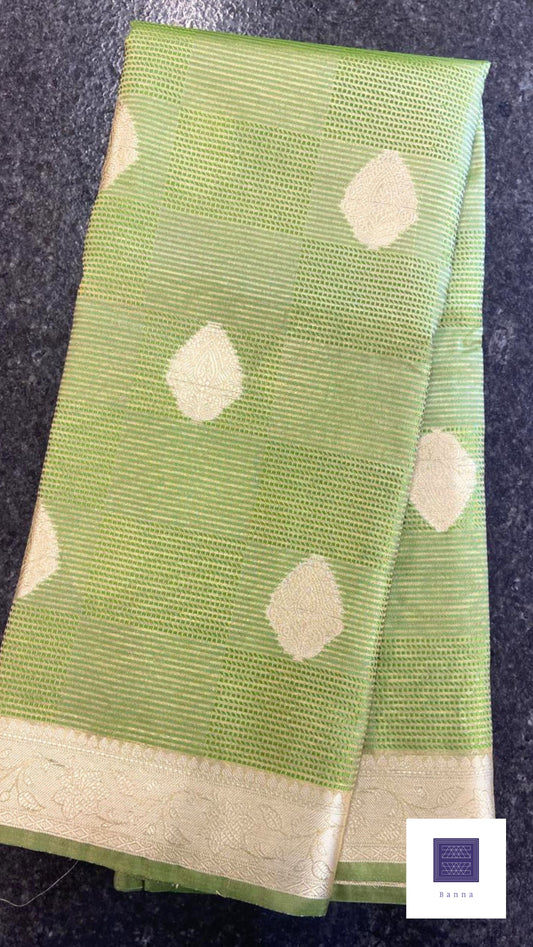 Tissue with thread weaving - Green
