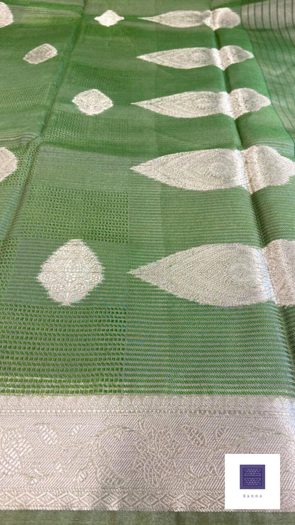 Tissue with thread weaving - Green