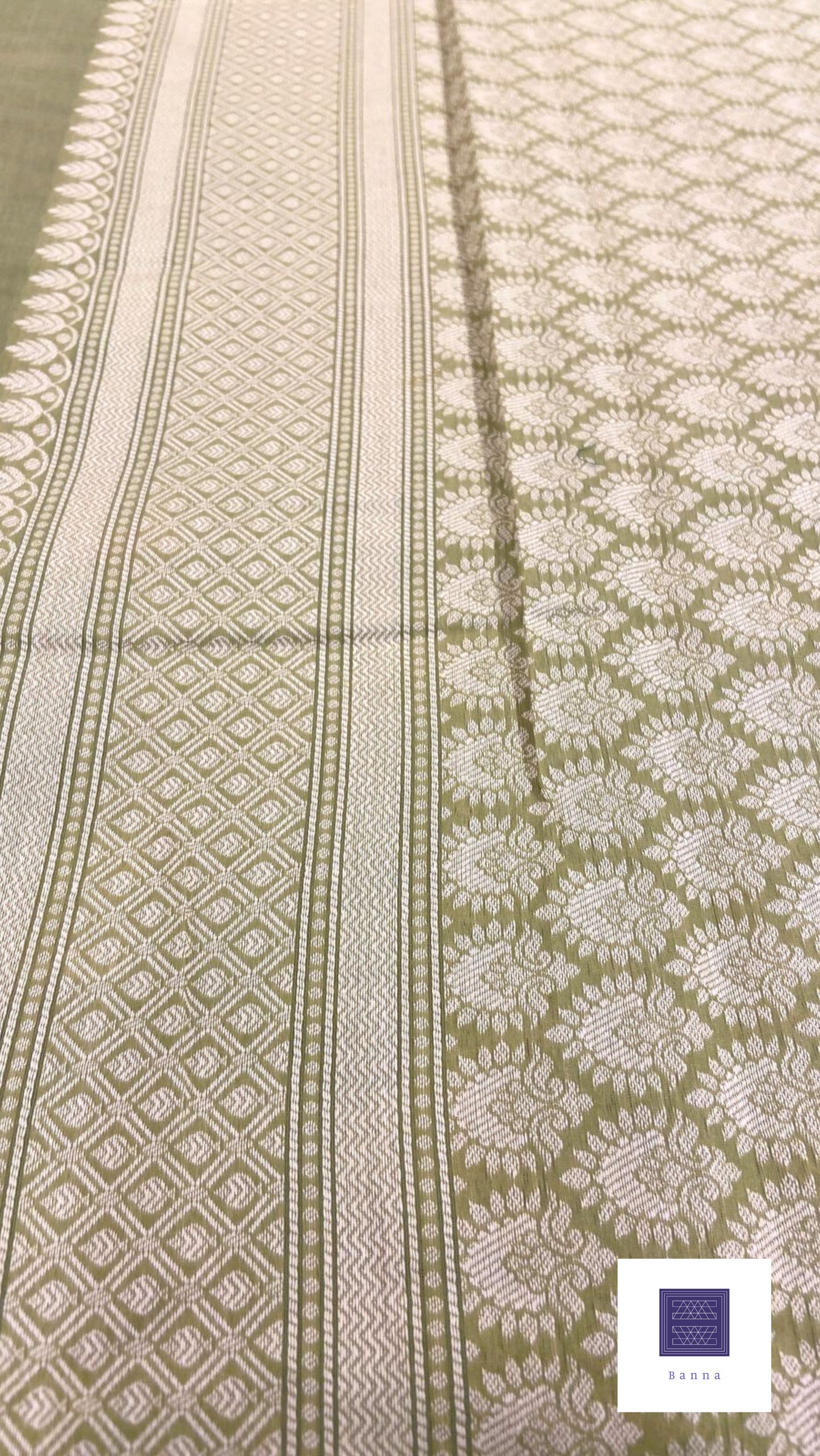 Cotton Saree with thread weaving - Parrot Light Green