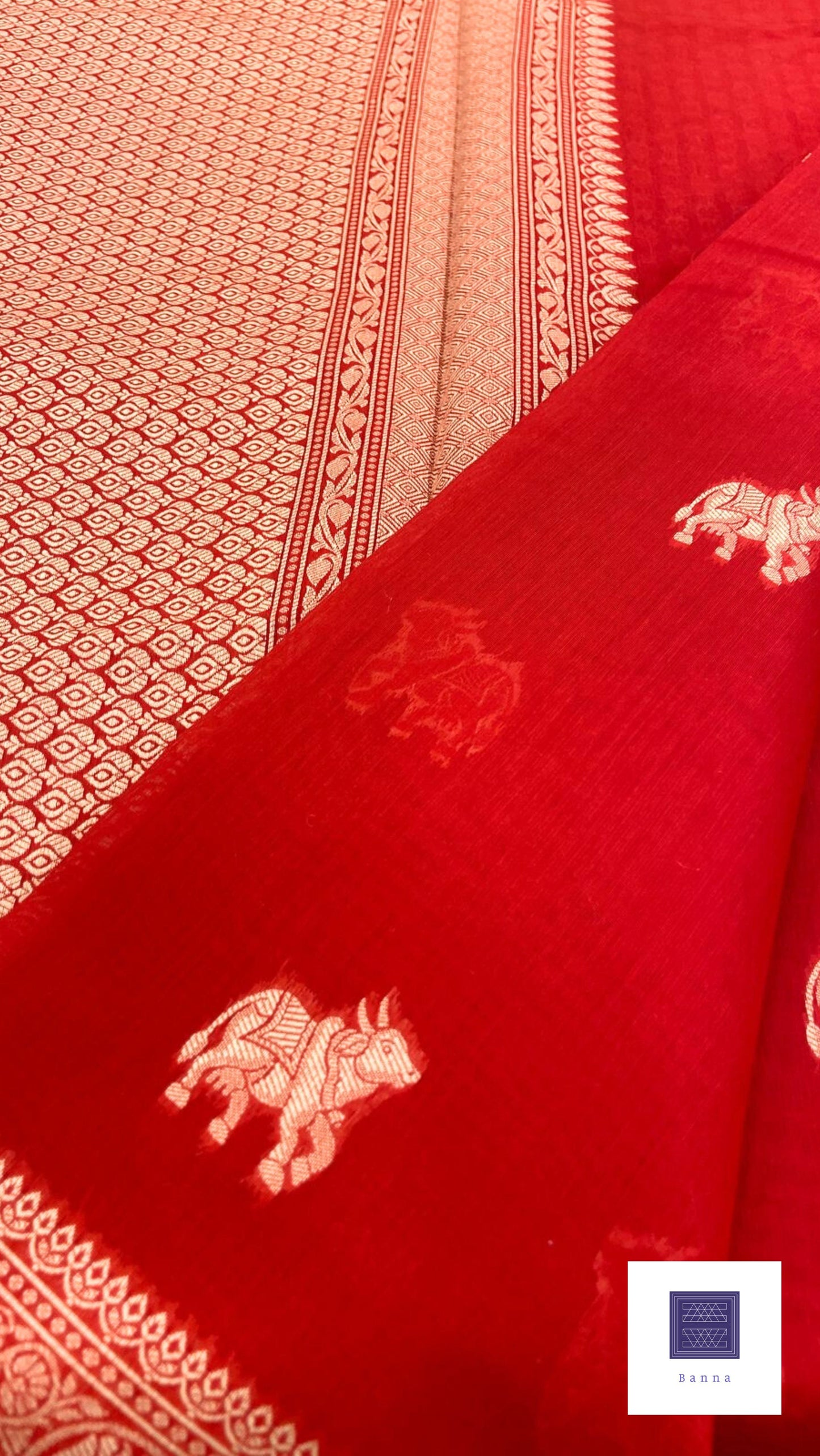 Cotton Saree with thread weaving - Bright Red