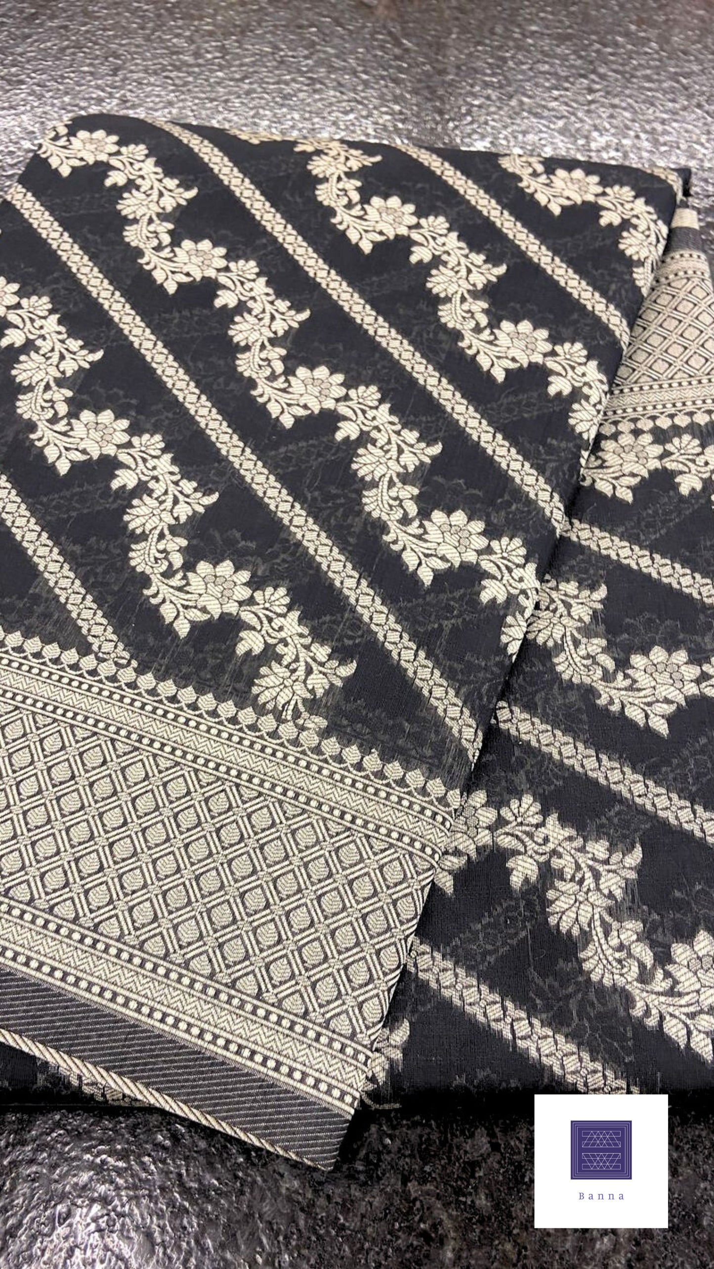 Cotton Saree with thread weaving - Black