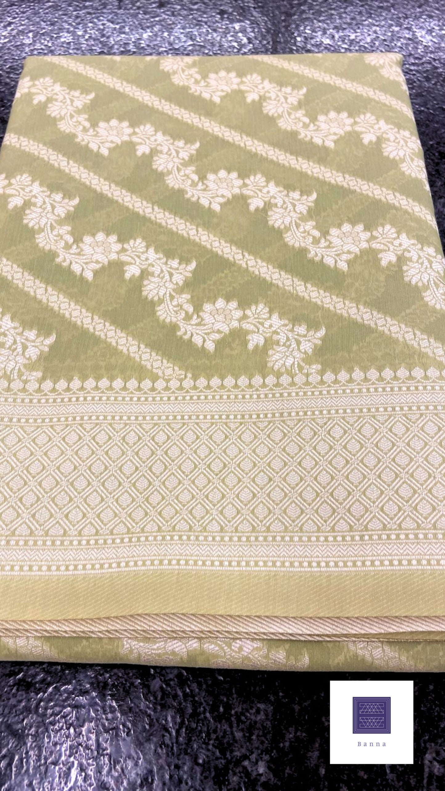Cotton Saree with thread weaving - Parrot Green
