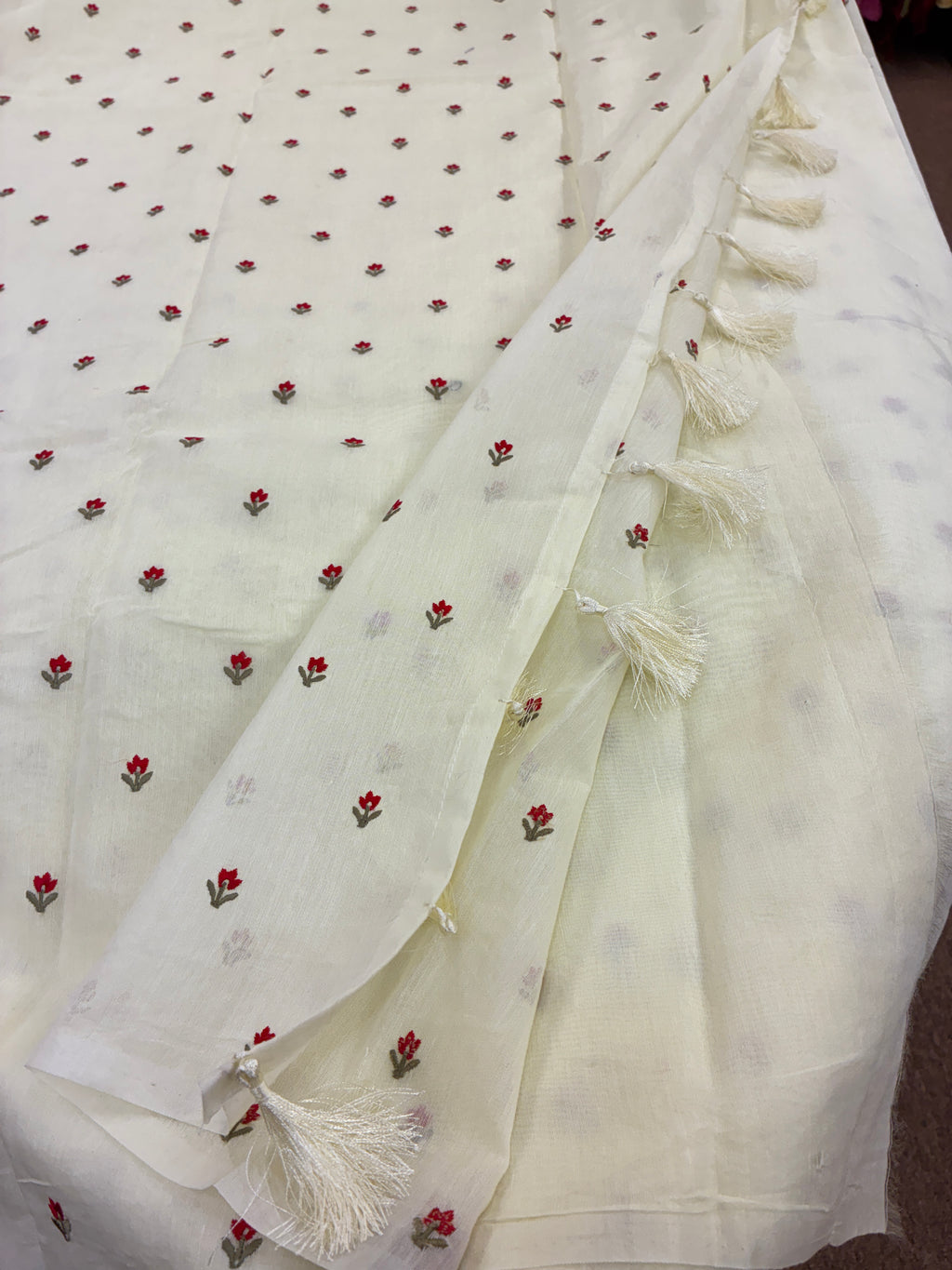 Banna's signature pure cotton saree - Cream and Red flowers